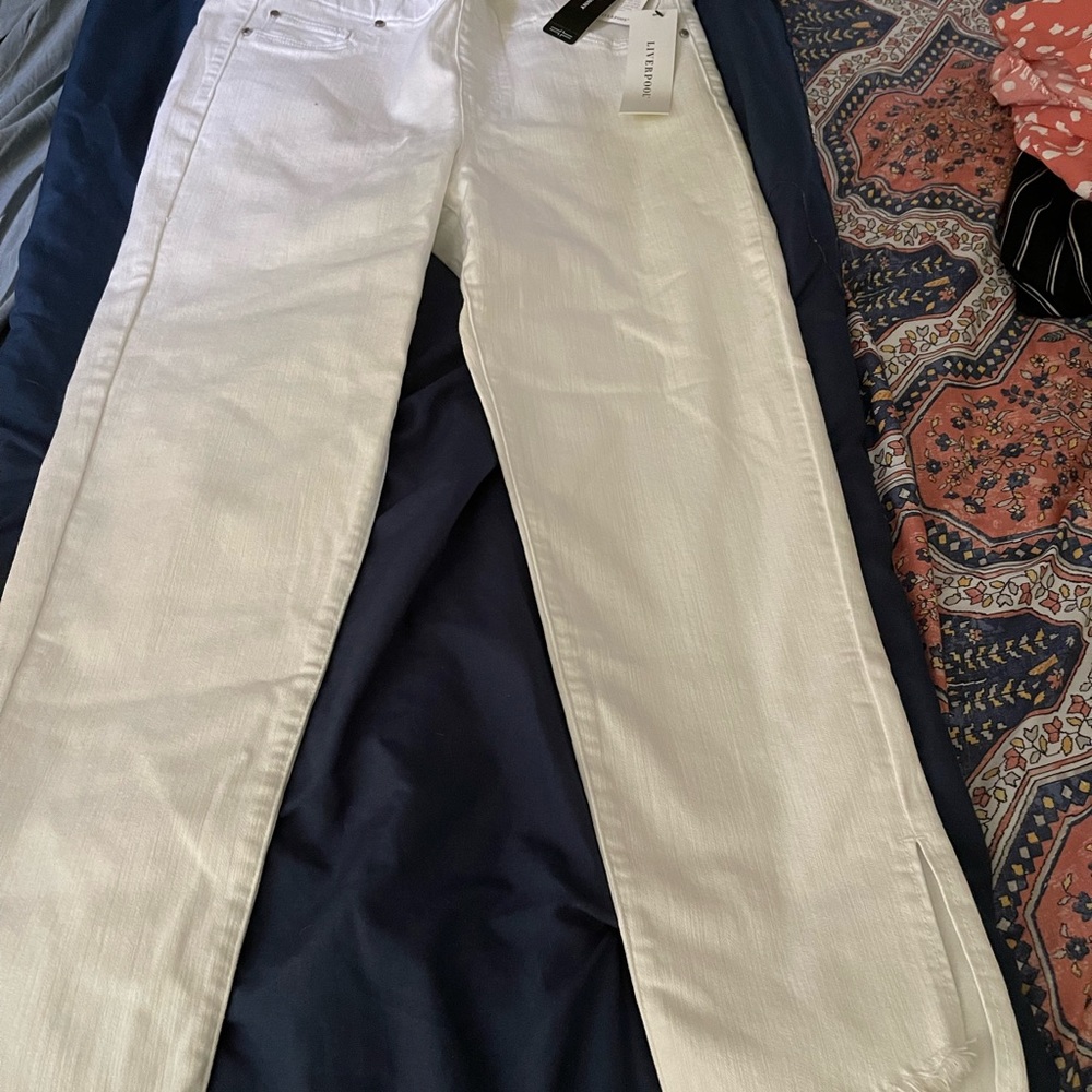 NWT Liverpool pull on white crop jeans
